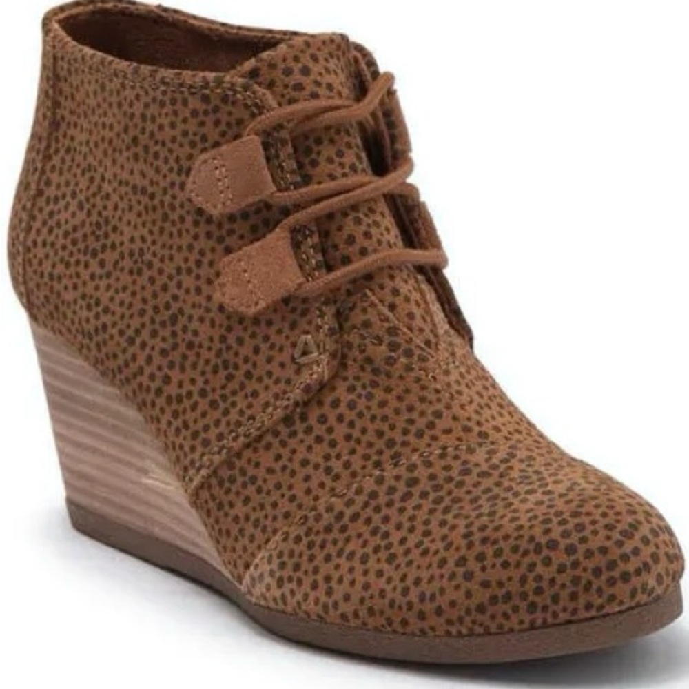 NEW Toms Kala Desert Lace Up Wedge Booties Cheetah Fall Winter Boots Comfort